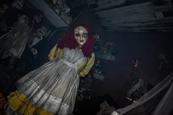 Nightmare on Edgewood doll room